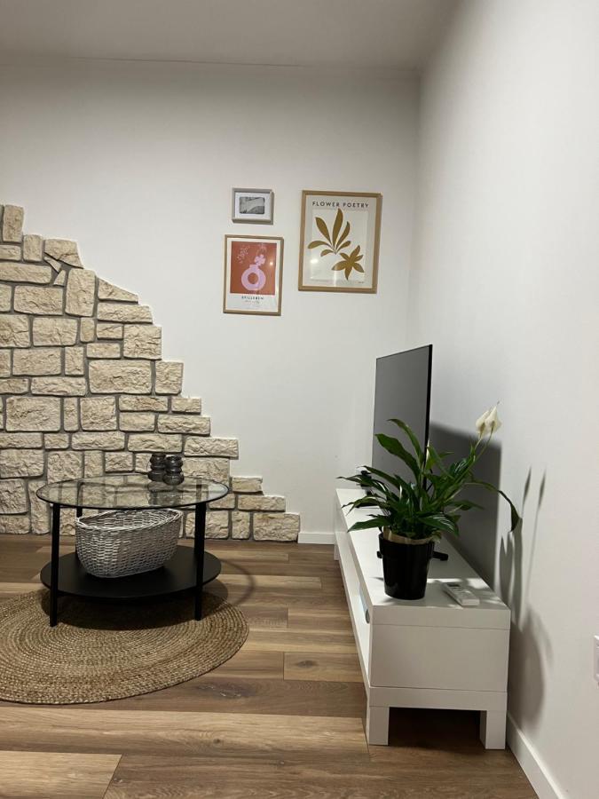 Cinderella Apartment With Free Parking Пула Екстер'єр фото