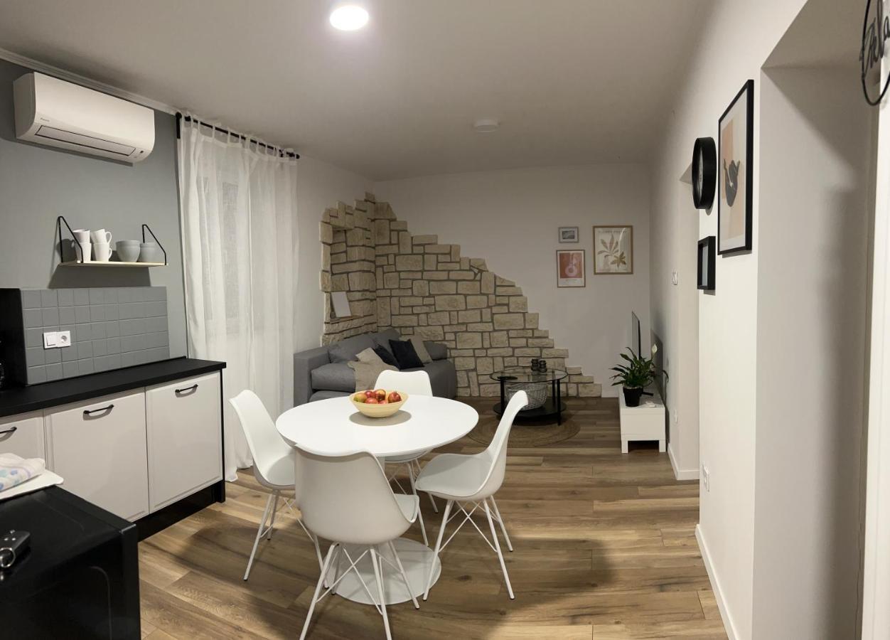 Cinderella Apartment With Free Parking Пула Екстер'єр фото